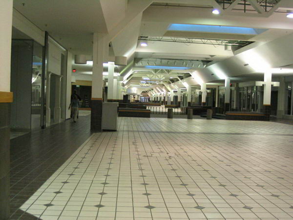 Wonderland Mall (Wonderland Shopping Center) - 2004 Photo (newer photo)